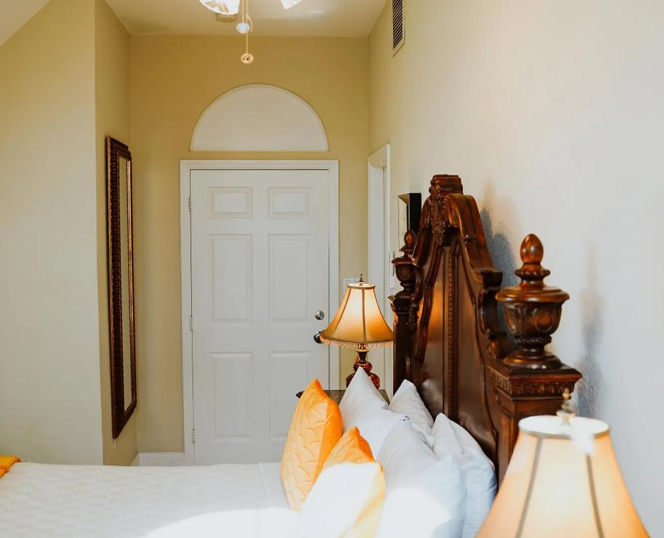 Shangri-La Boutique Bed & Breakfast West Bay 4*,
