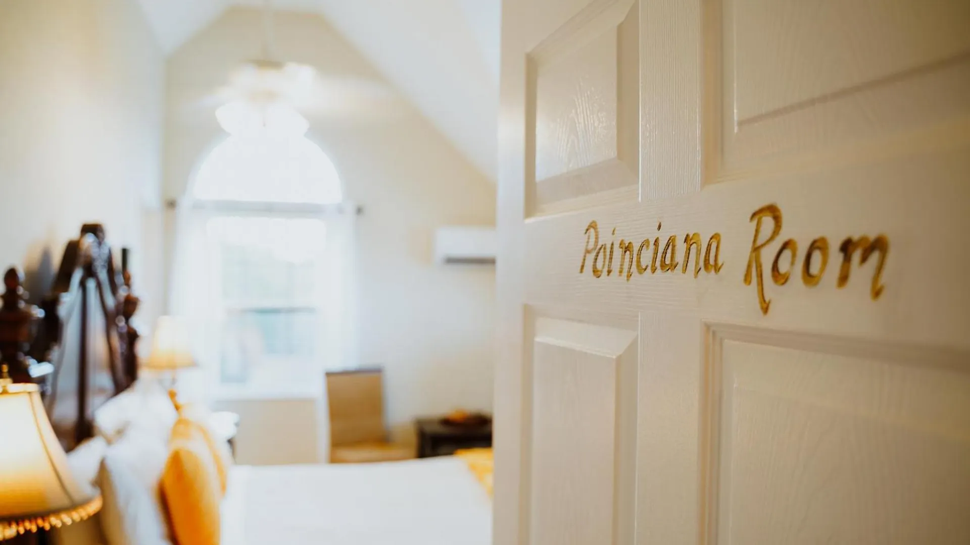 Shangri-La Boutique Bed & Breakfast West Bay