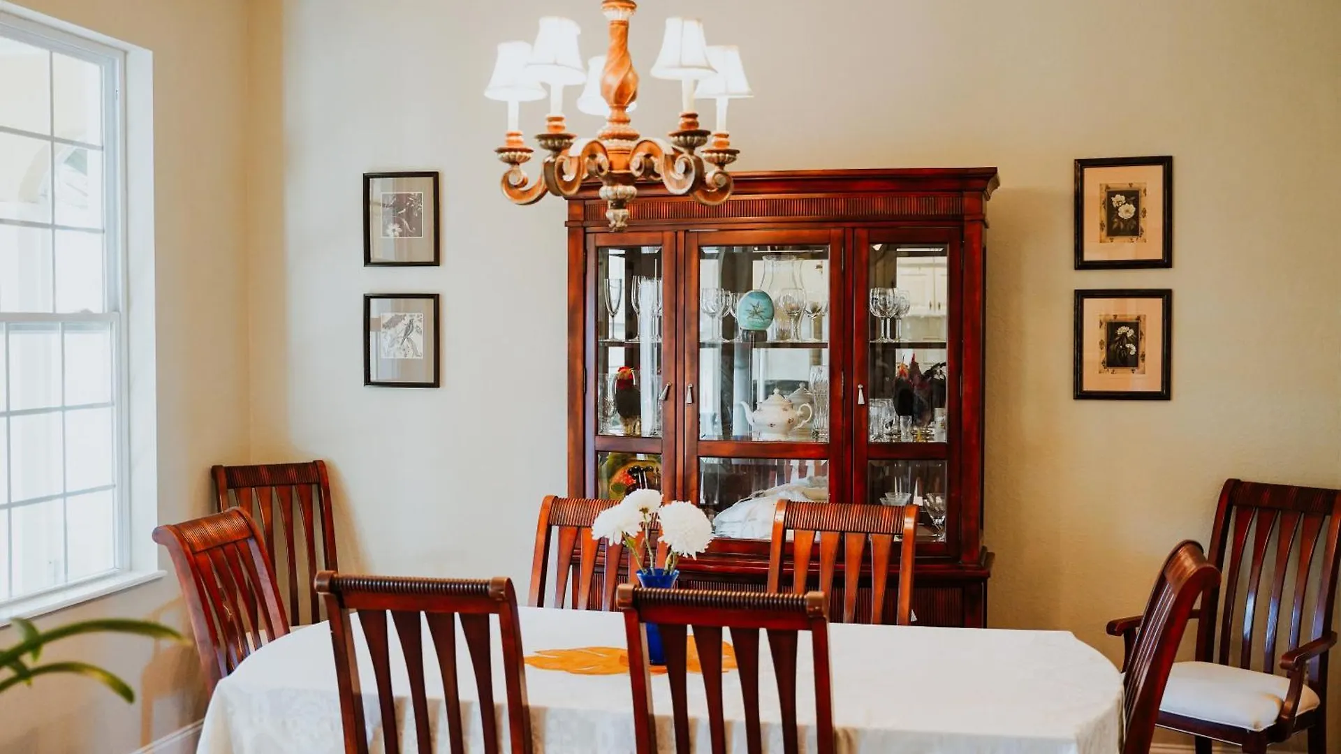Shangri-La Boutique Bed & Breakfast West Bay