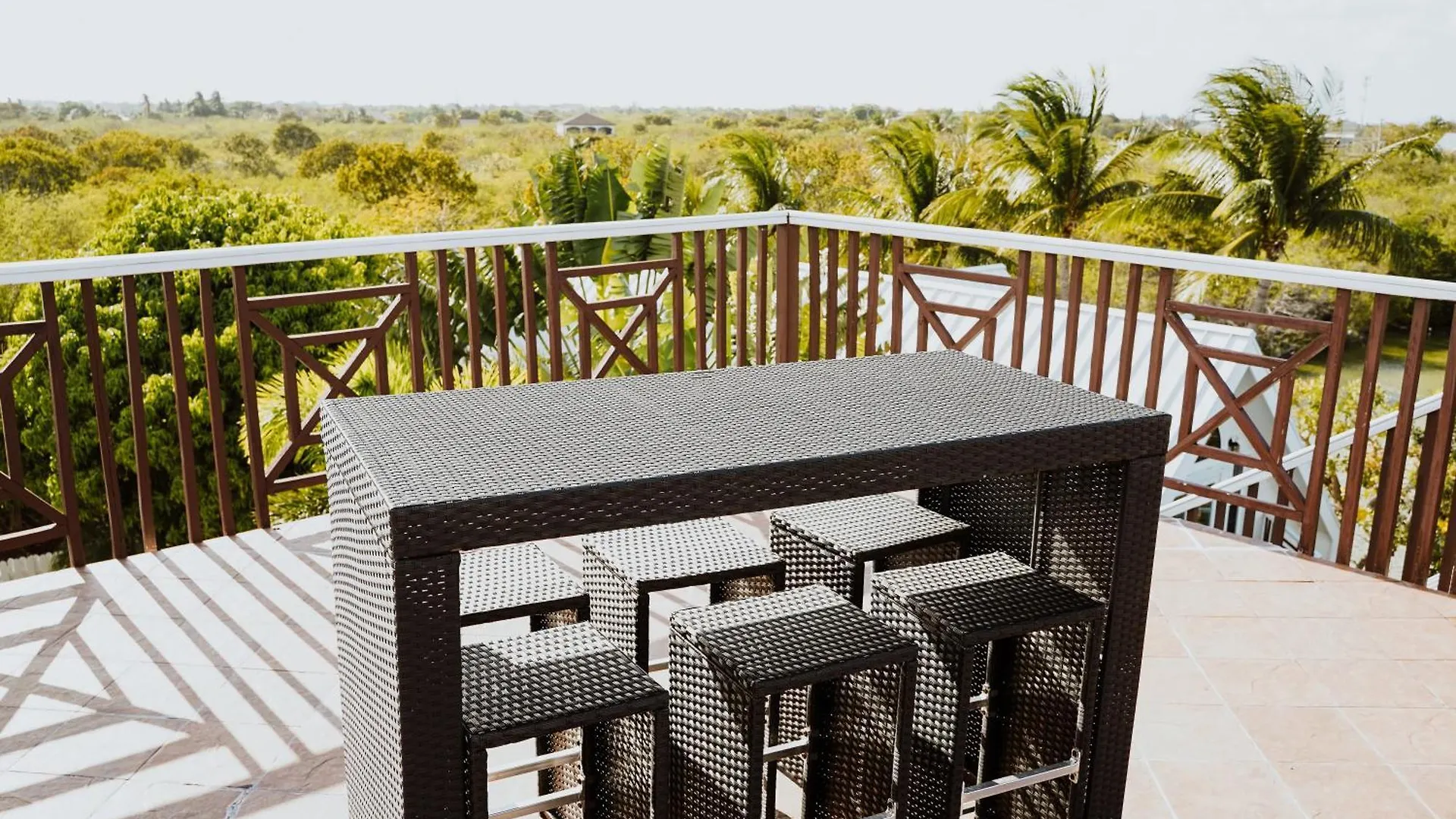 Shangri-La Boutique Bed & Breakfast West Bay