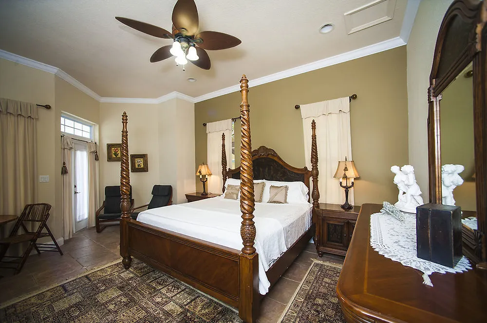 ****  Shangri-La Boutique Bed & Breakfast West Bay Cayman Adaları