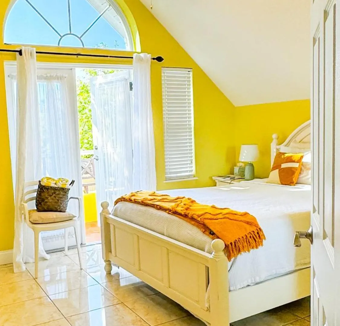 ****  Shangri-La Boutique Bed & Breakfast Cayman Islands