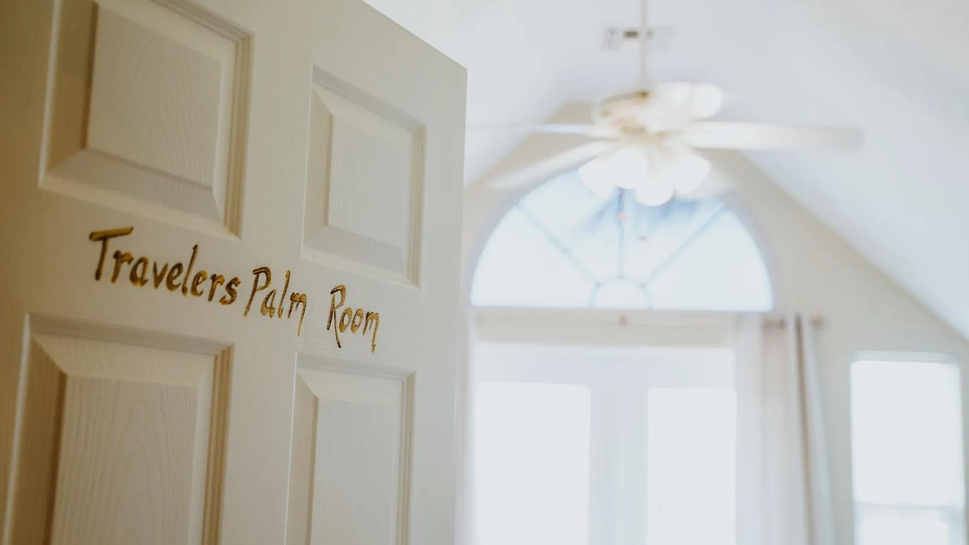 Shangri-La Boutique Bed & Breakfast  West Bay