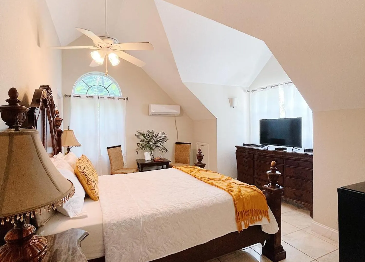 ****  Shangri-La Boutique Bed & Breakfast Cayman Islands