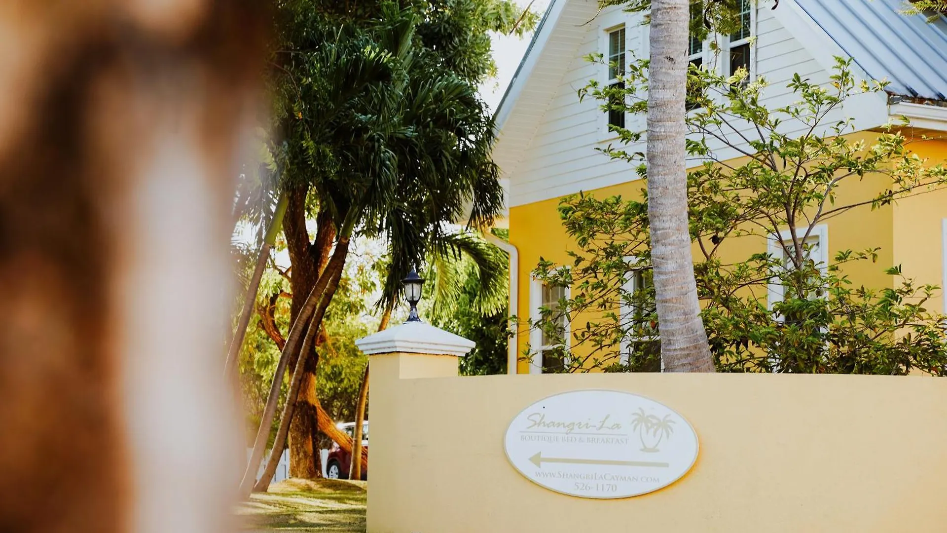 Shangri-La Boutique Bed & Breakfast  West Bay