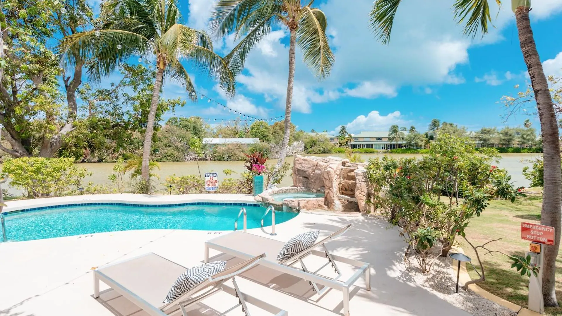 Shangri-La Boutique Bed & Breakfast