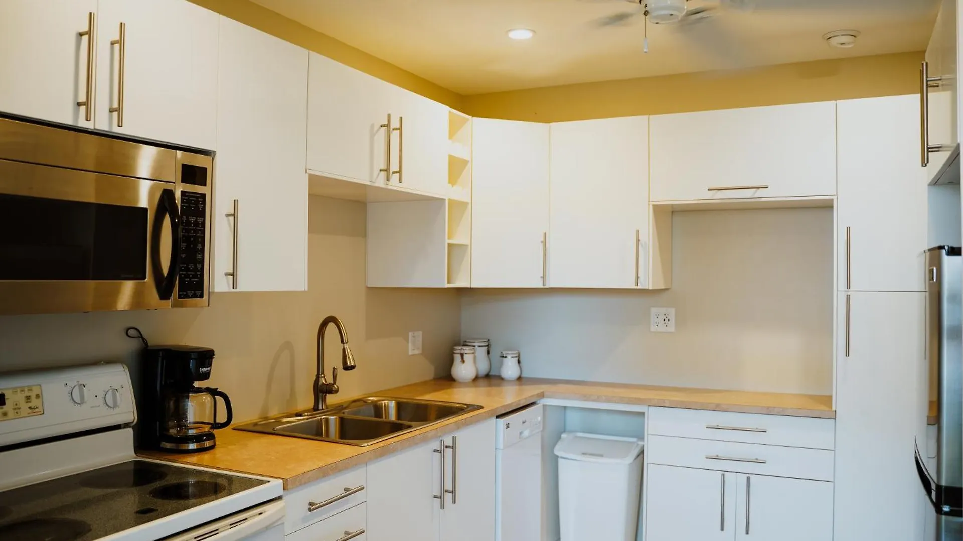 ****  Shangri-La Boutique Bed & Breakfast Cayman Islands