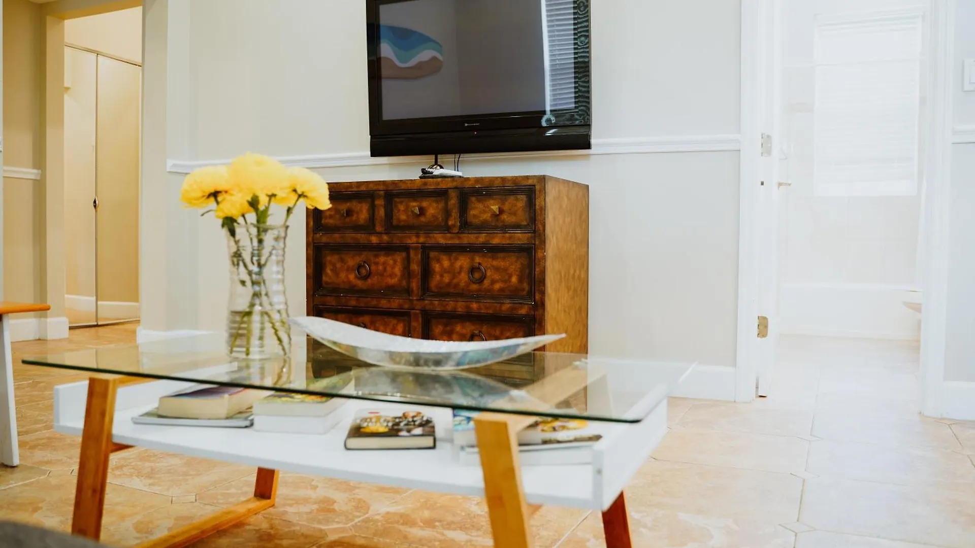 Shangri-La Boutique Bed & Breakfast West Bay