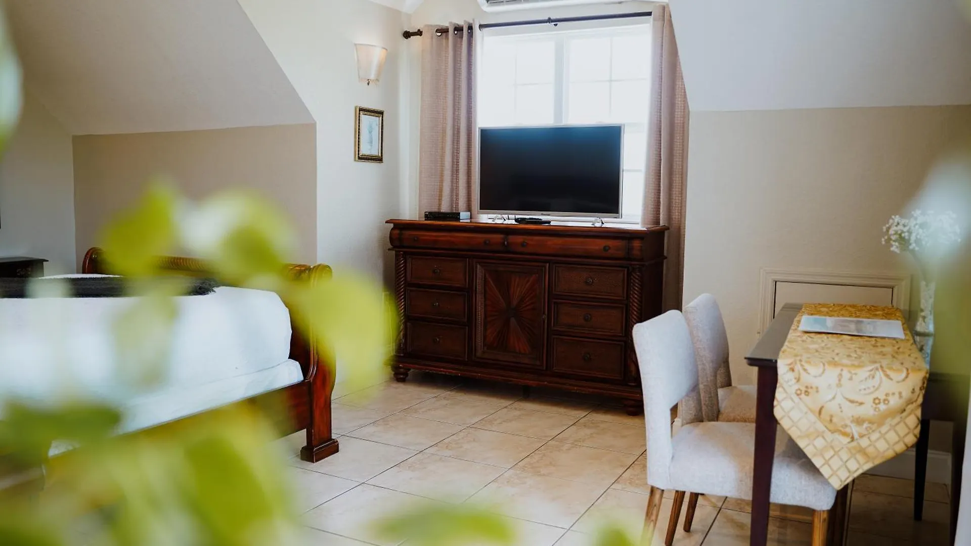 Shangri-La Boutique Bed & Breakfast