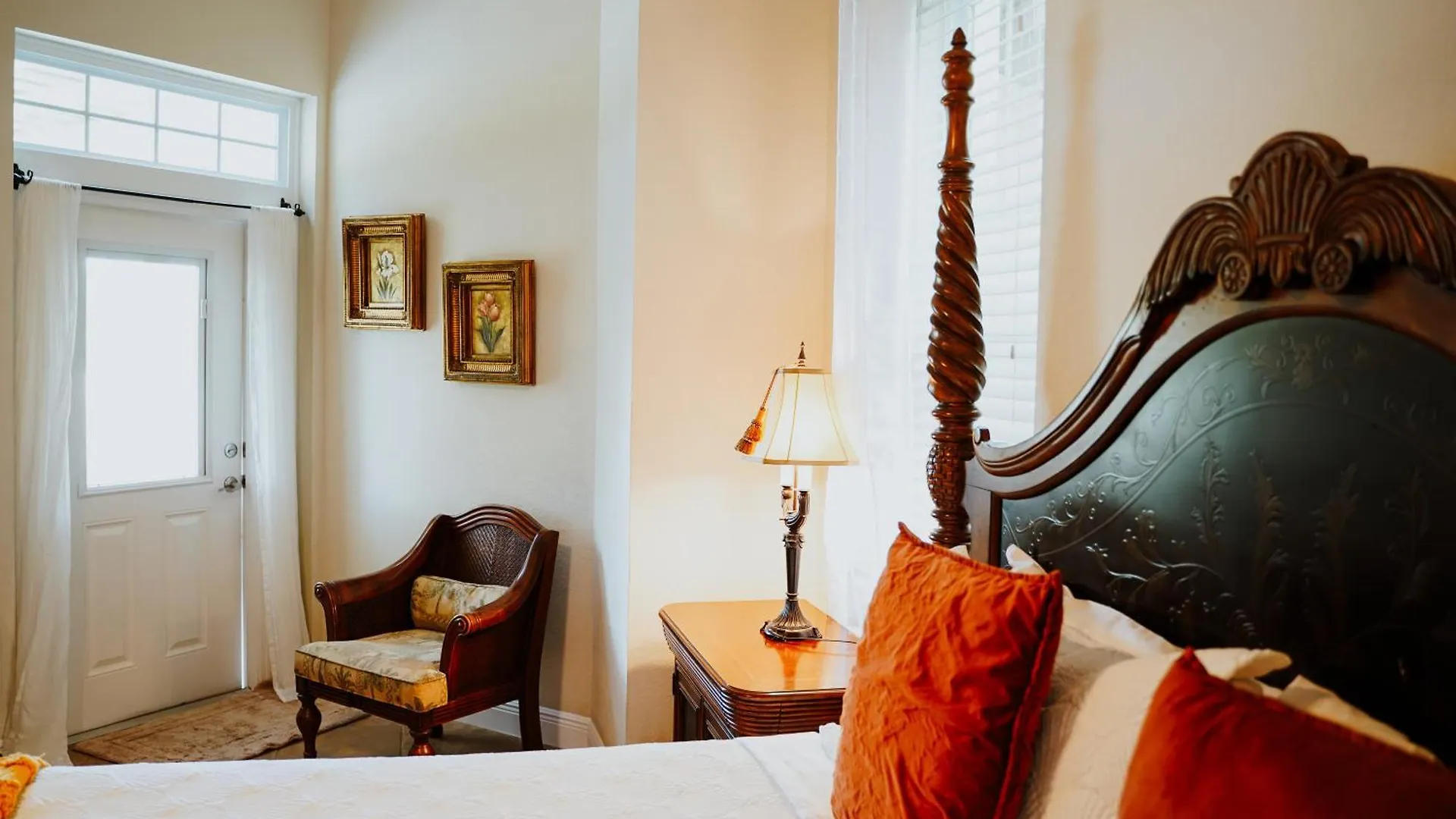 Shangri-La Boutique Bed & Breakfast
