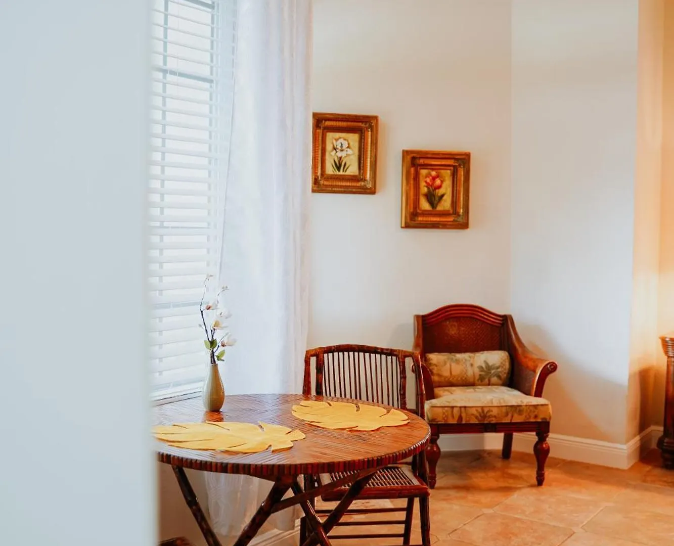 ****  Shangri-La Boutique Bed & Breakfast Cayman Islands