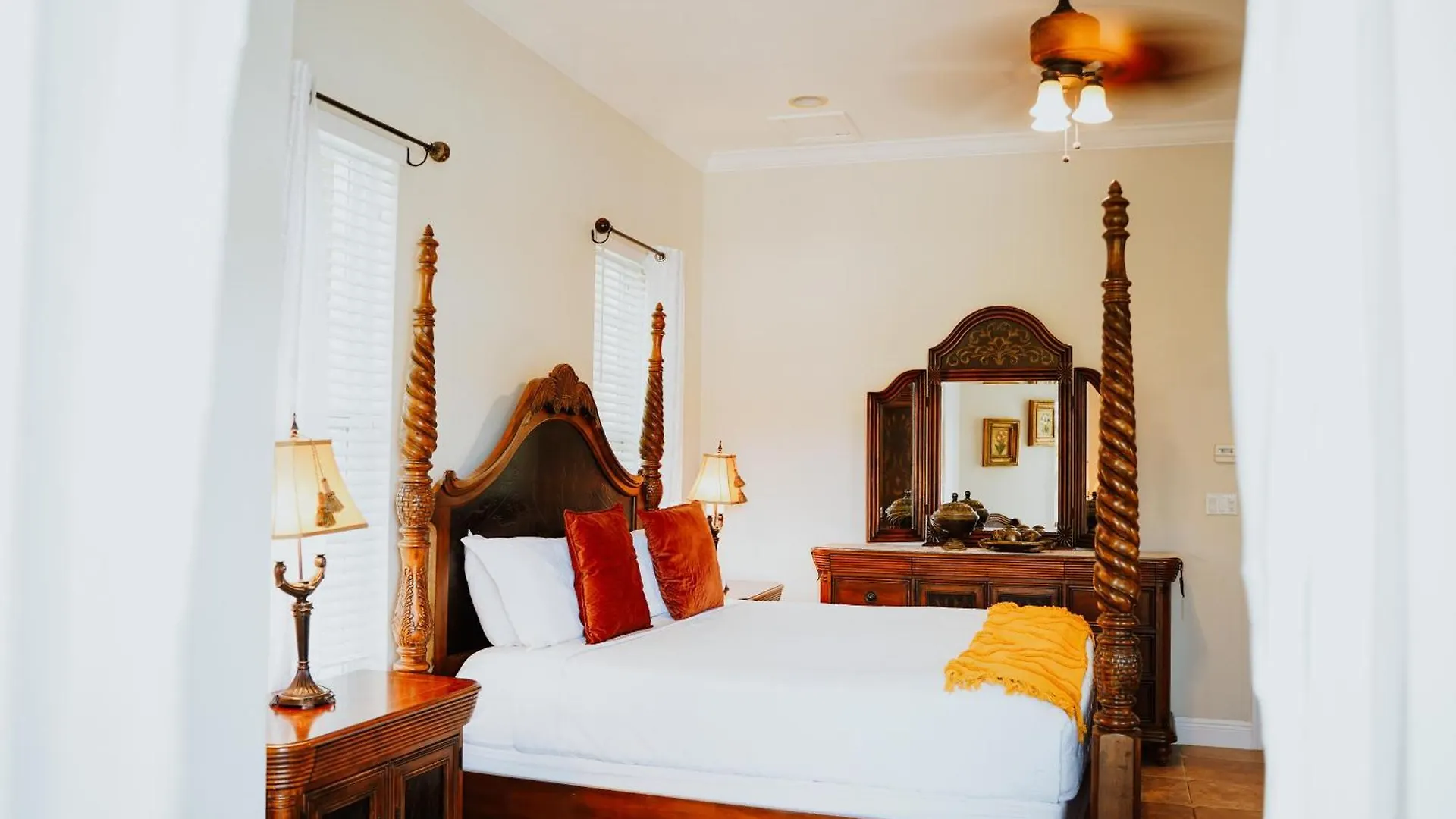 Shangri-La Boutique Bed & Breakfast