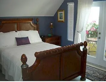 Shangri-La Boutique Bed & Breakfast