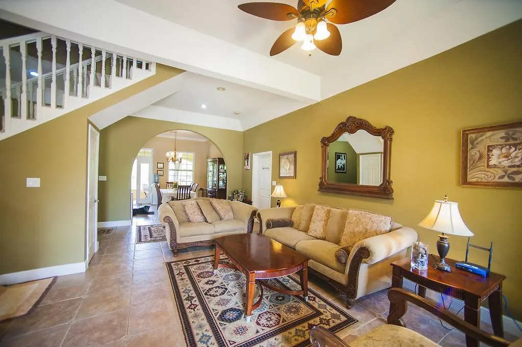 ****  Shangri-La Boutique Bed & Breakfast Cayman Islands