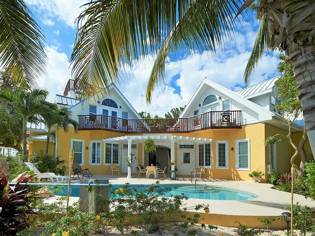 Shangri-La Boutique Bed & Breakfast  West Bay