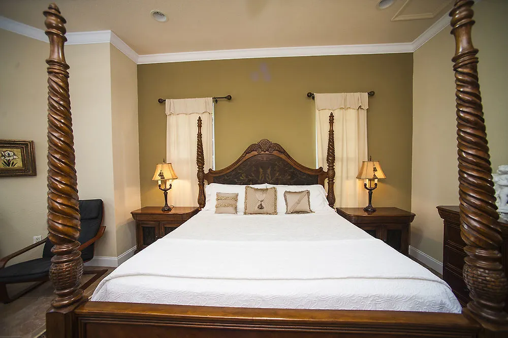 Shangri-La Boutique Bed & Breakfast