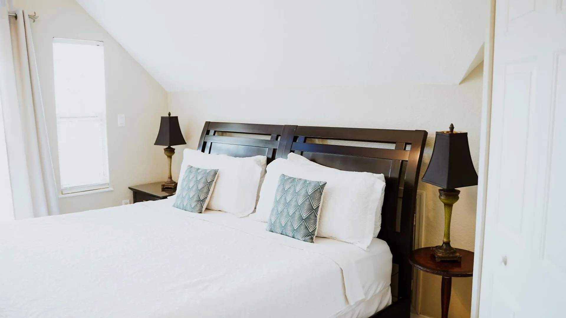 Shangri-La Boutique Bed & Breakfast 4*, West Bay Cayman Islands