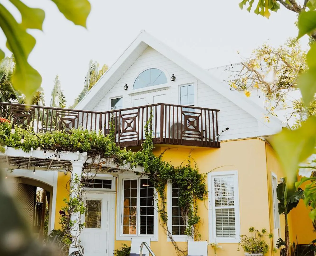 Shangri-La Boutique Bed & Breakfast 4*, West Bay