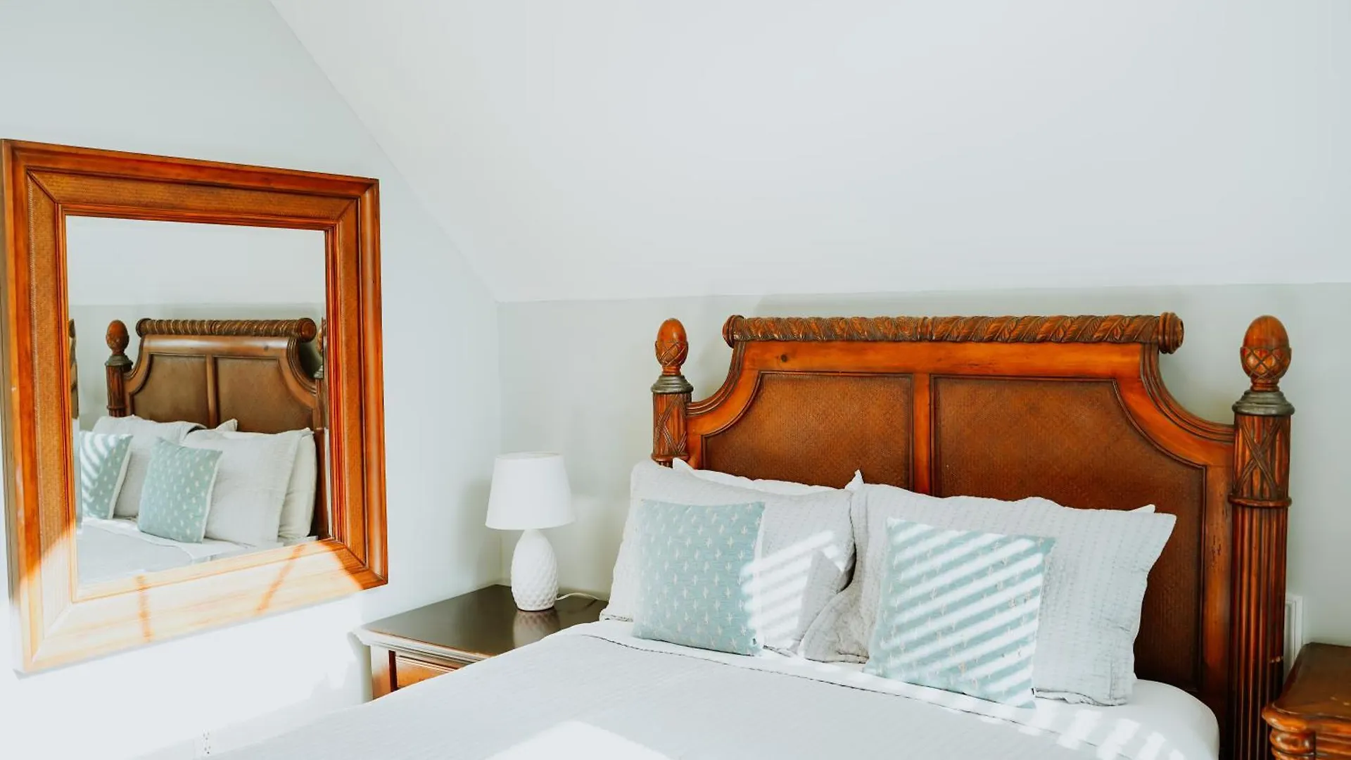 Shangri-La Boutique Bed & Breakfast 4*, West Bay Cayman Islands