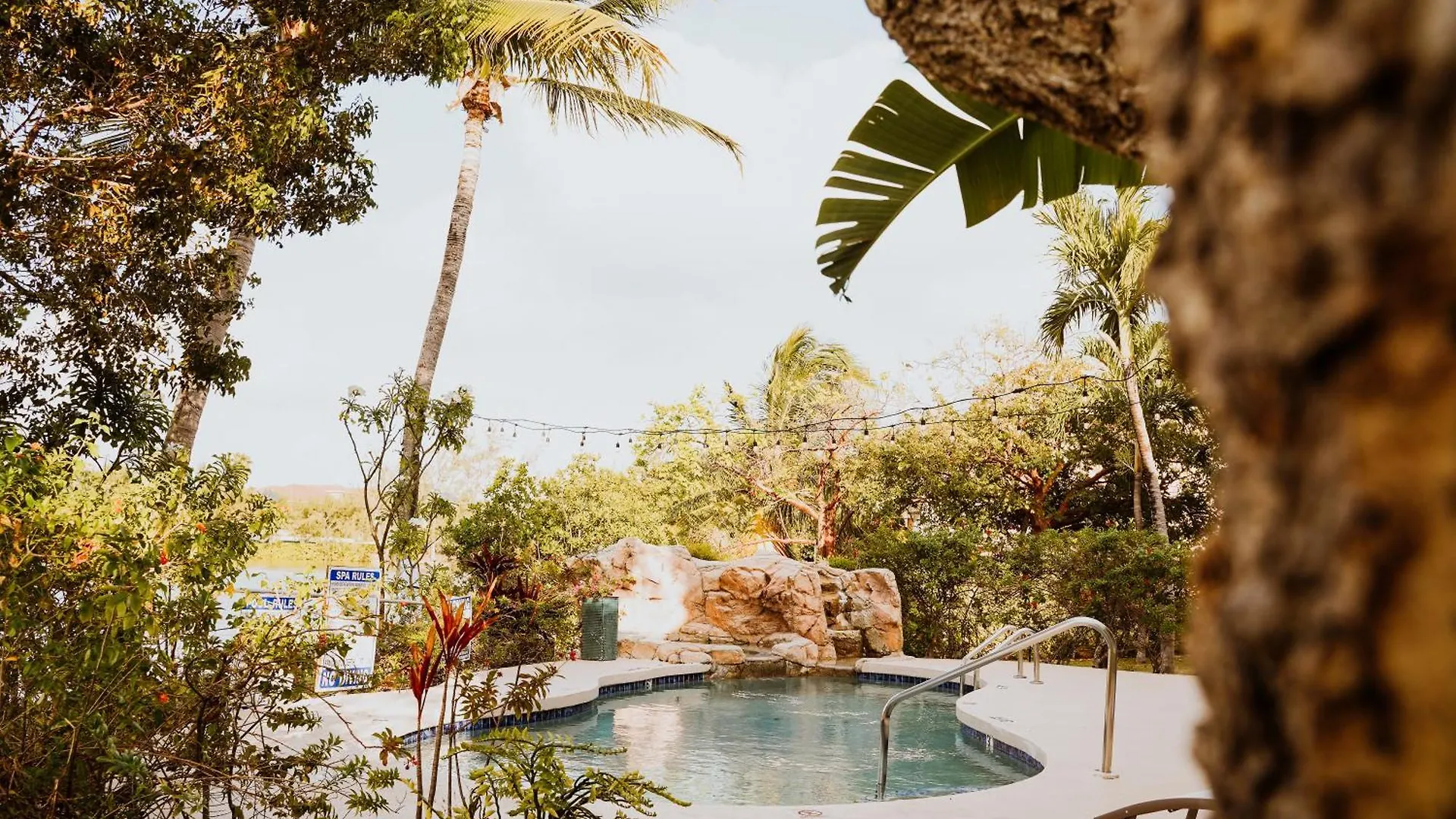Shangri-La Boutique Bed & Breakfast West Bay