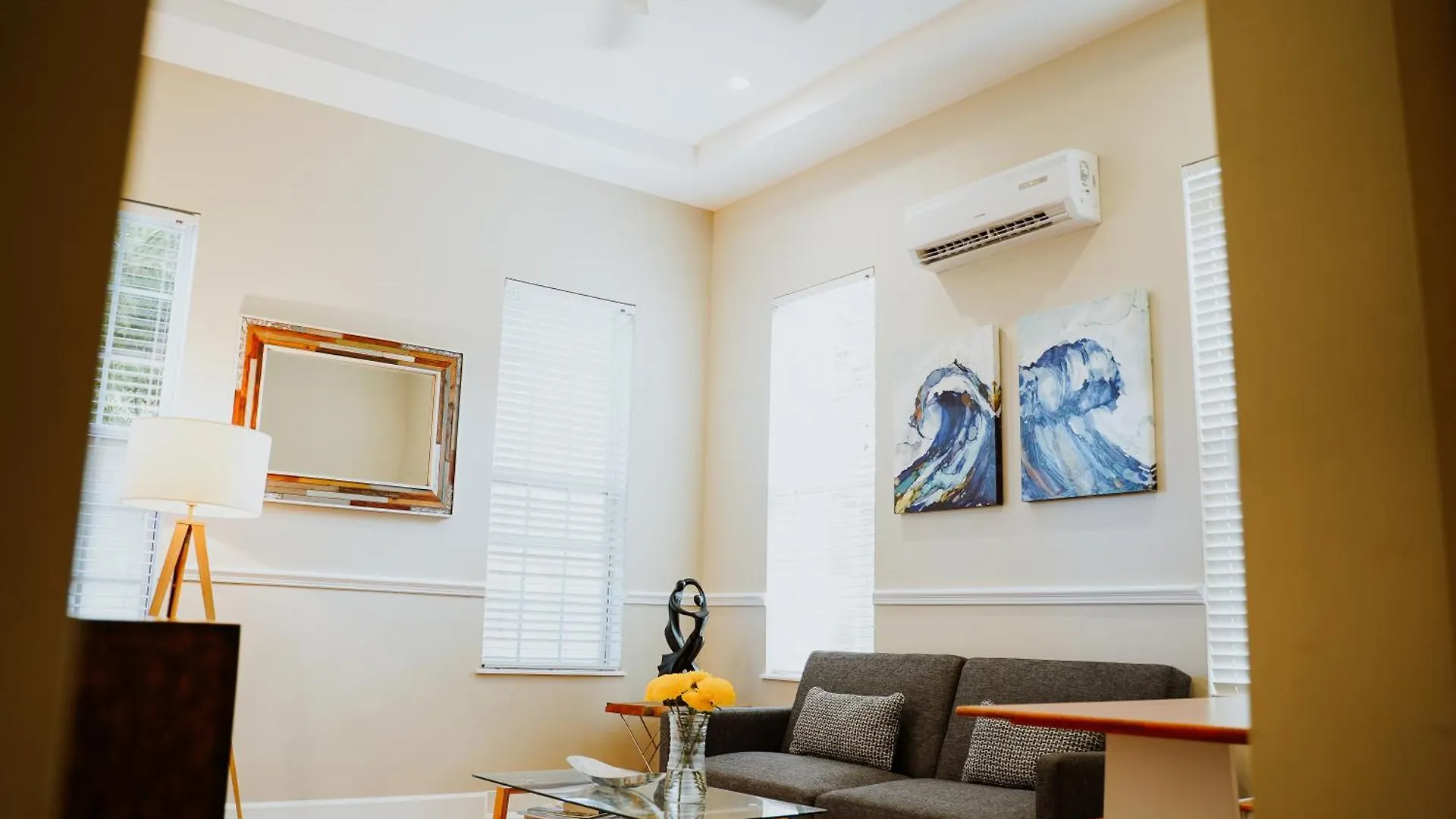 Shangri-La Boutique Bed & Breakfast West Bay