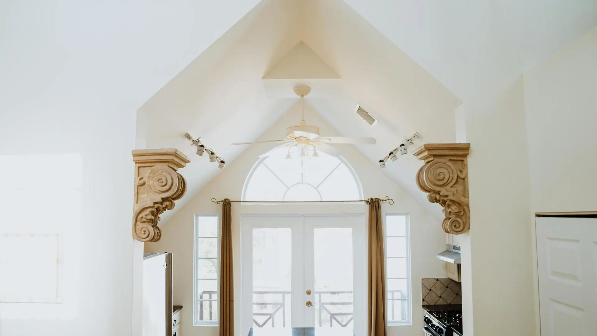 Shangri-La Boutique Bed & Breakfast West Bay