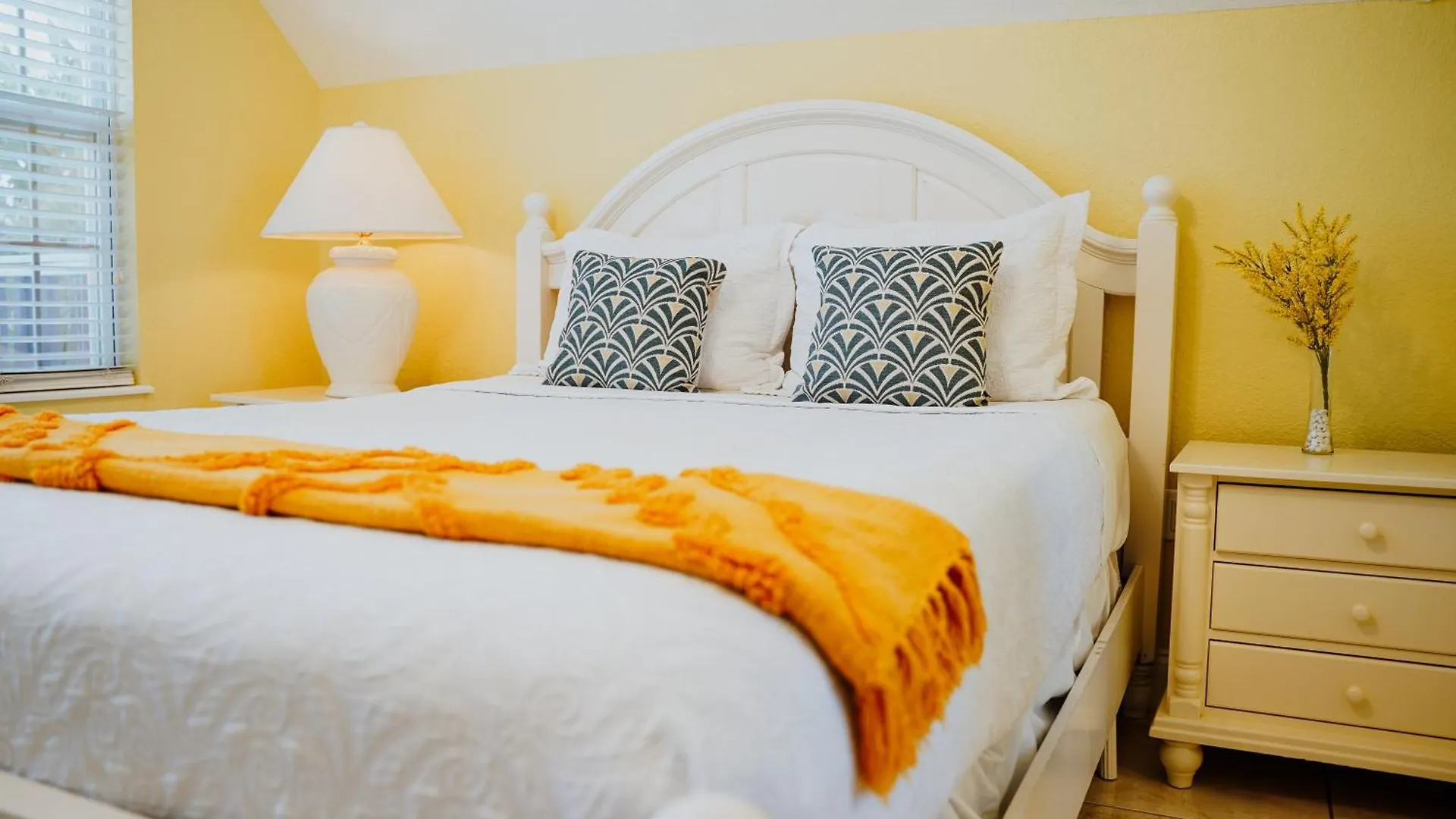 Shangri-La Boutique Bed & Breakfast West Bay