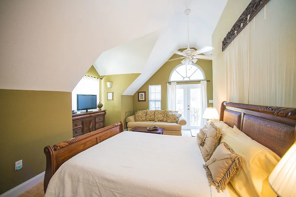 Shangri-La Boutique Bed & Breakfast 4*, West Bay